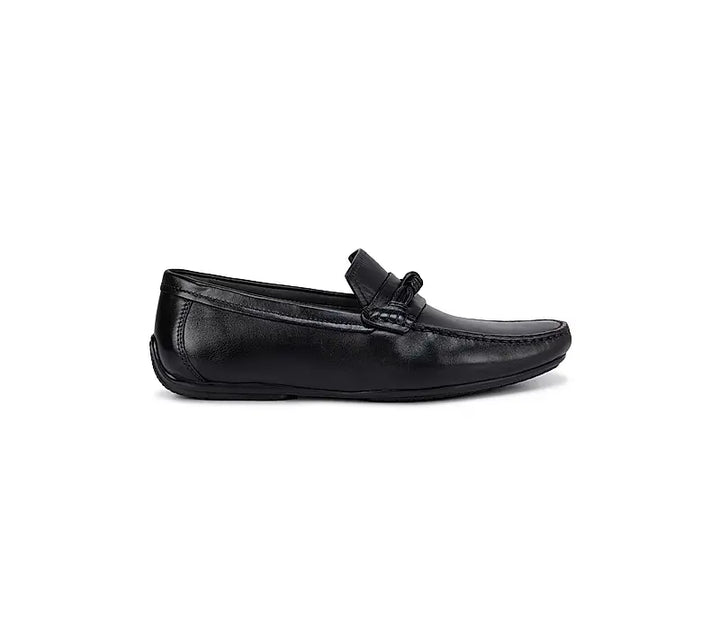 Black Moccasins With Knot Detail